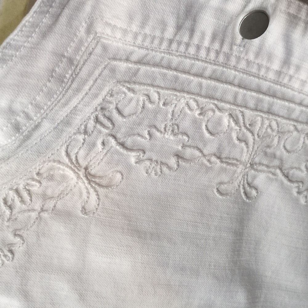 Ruby Rd. White Button Down Vest - Picture 2 of 4
